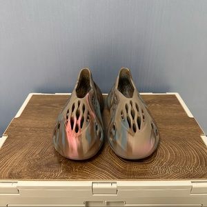 Yeezy Foam MX Sand Grey